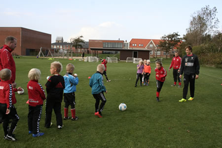 Hee SF og FC Tim-Hee havde torsdag d. 9. okt. 2014 besøg af 7 superliga spillere, samt 1 U19 og 1 U17 fra FC-Midtjylland